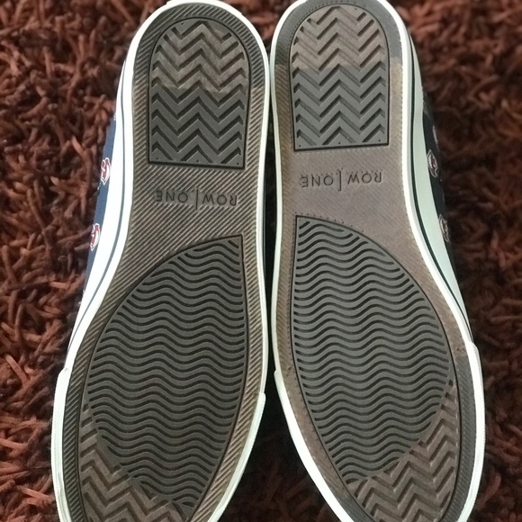 Unisex Cleveland Indians Row One Shoes - Picture 7 of 8